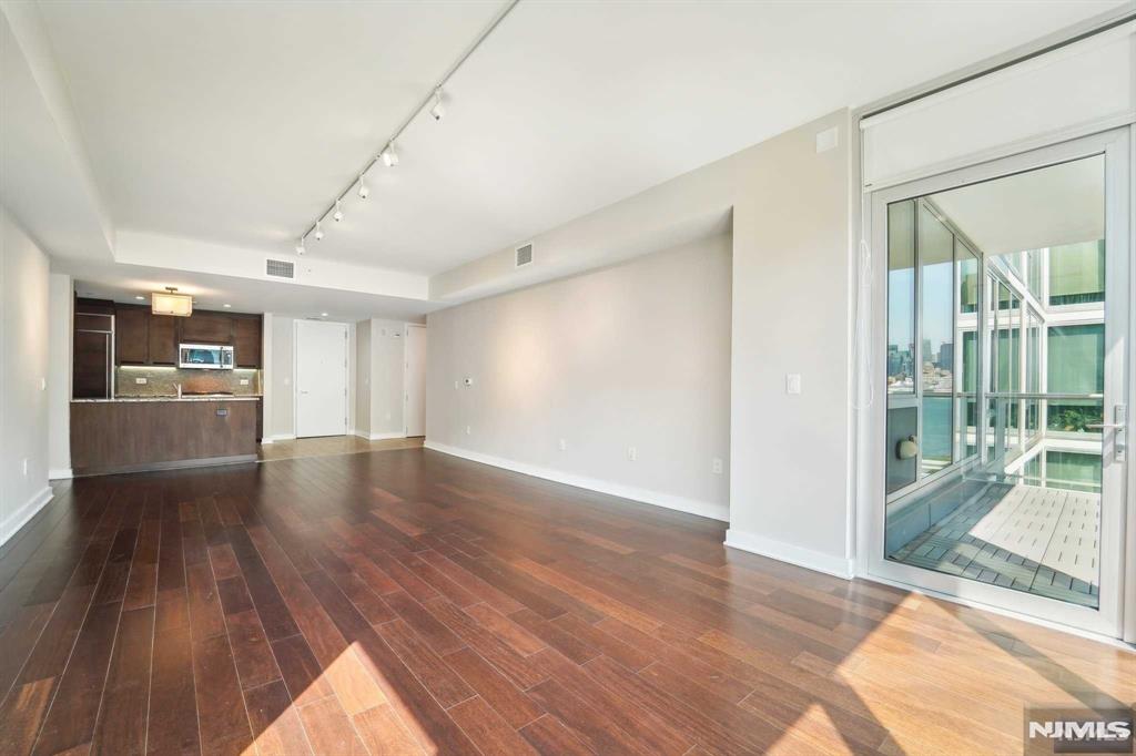1000 Avenue At Port Imperial 512
