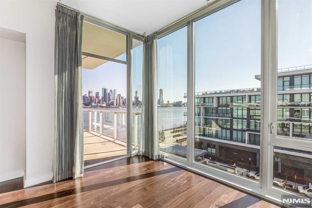 1000 Avenue At Port Imperial 512