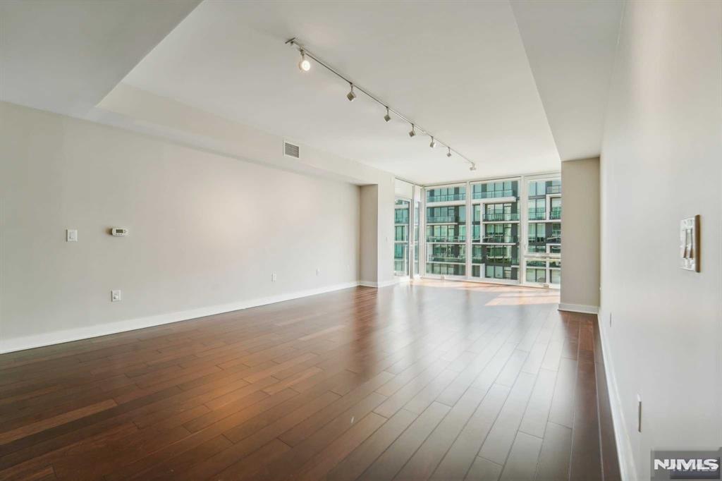 1000 Avenue At Port Imperial 512