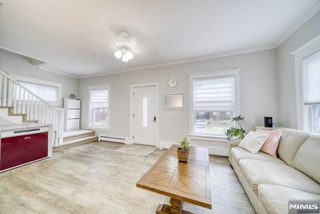 905 Linden Avenue