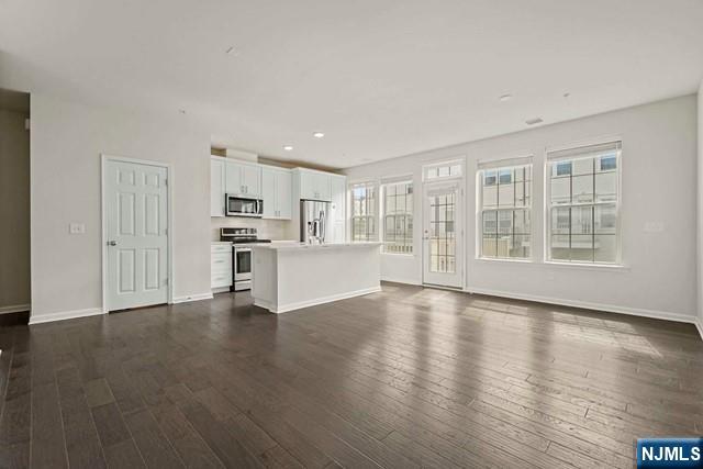 26 Leahy Dr, Wood Ridge, New Jersey - 3 Bedrooms  
3 Bathrooms  
10 Rooms - 