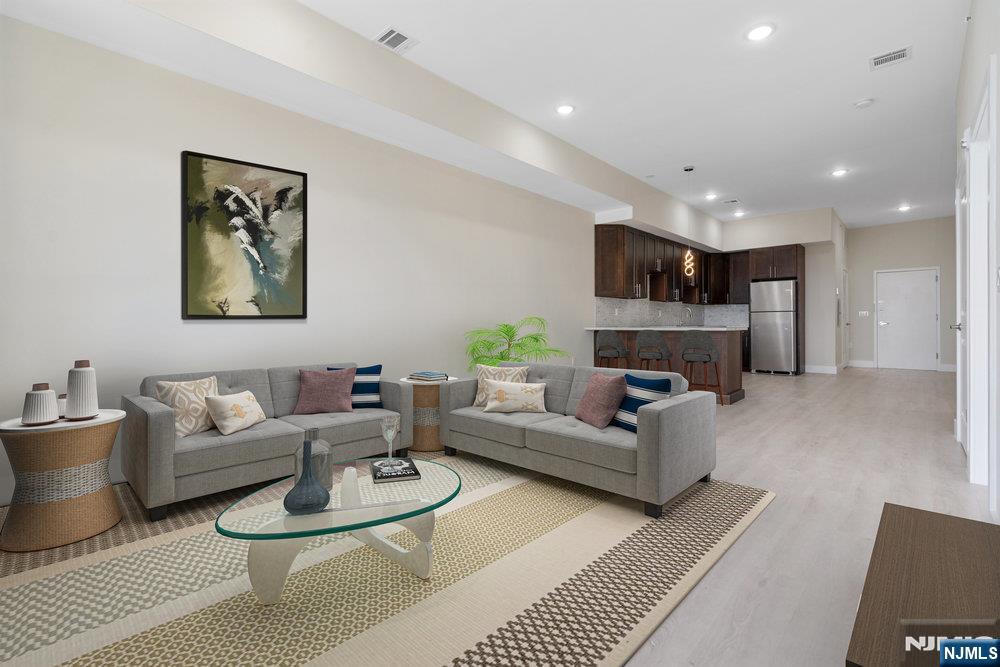 527-535 Union Avenue 1D