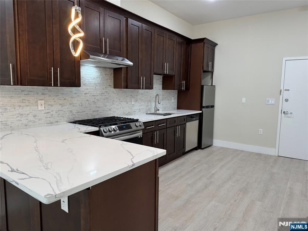 527-535 Union Avenue 1D