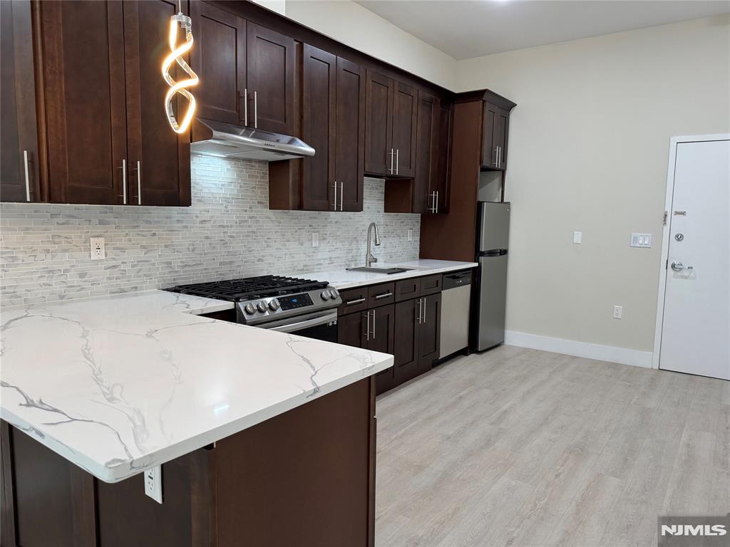 527-535 Union Avenue 1D