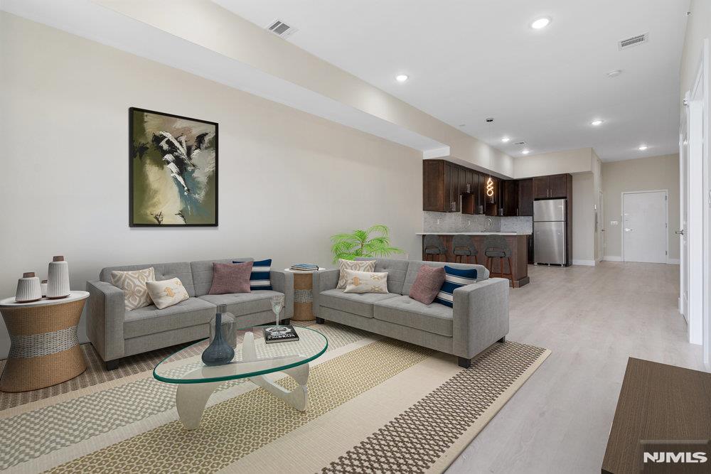 527-535 Union Avenue 1D