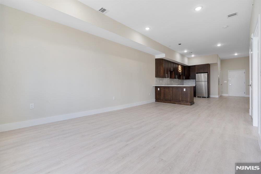 527-535 Union Avenue 1D