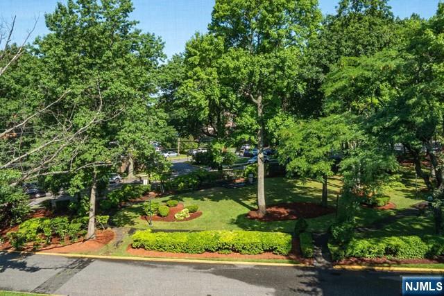 2330 Linwood Avenue 4C