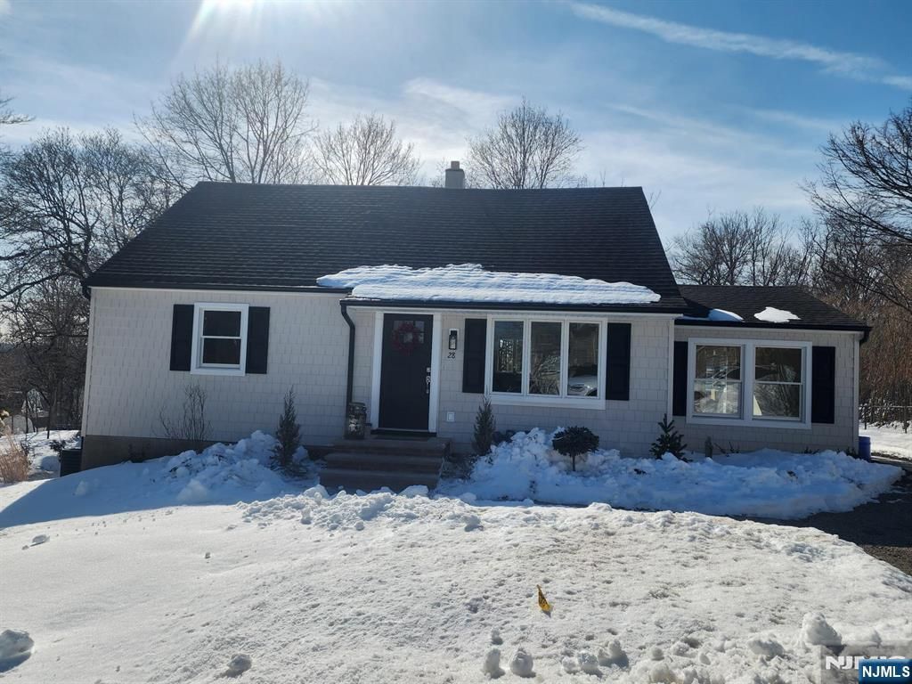 Photo of 28 School Street, North Haledon, NJ 07508 (MLS # 26006343)