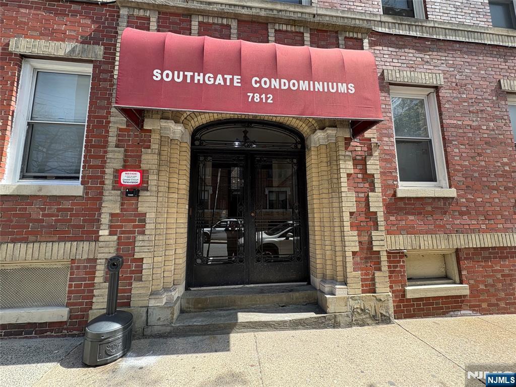 7812 Hudson Ave E1, North Bergen, New Jersey - 2 Bedrooms  
1 Bathrooms  
4 Rooms - 