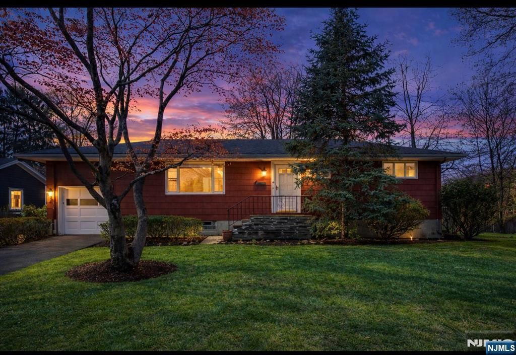 Photo of 10 Laurel Place, Caldwell, NJ 07006 (MLS # 26013150)