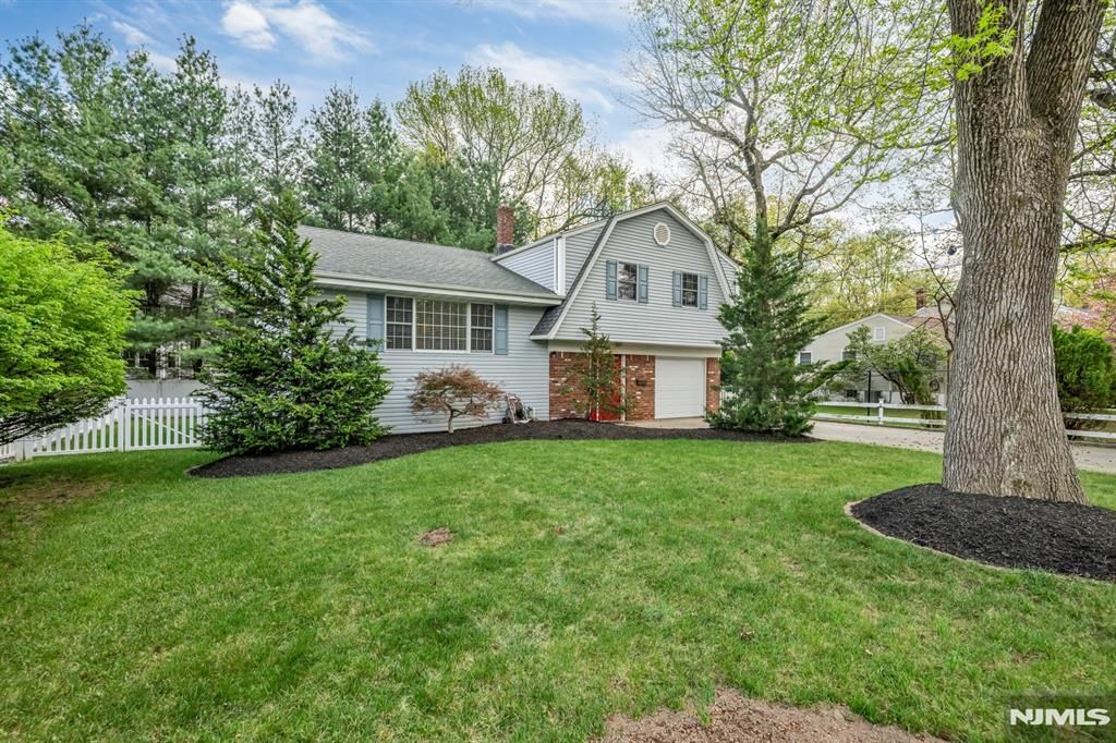 Photo of 364 Knickerbocker Road, Cresskill, NJ 07626 (MLS # 26010463)