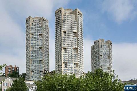 Photo of 7004 JFK Blvd E Boulevard #20E, Guttenberg, NJ 07093 (MLS # 26005865)