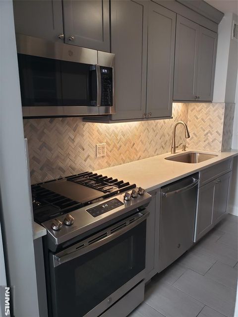 Photo of 2160 Center #3G, Fort Lee, NJ 07024 (MLS # 25023883)