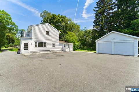 Photo of 42 Ridgewood, Paramus, NJ 07652 (MLS # 26019675)