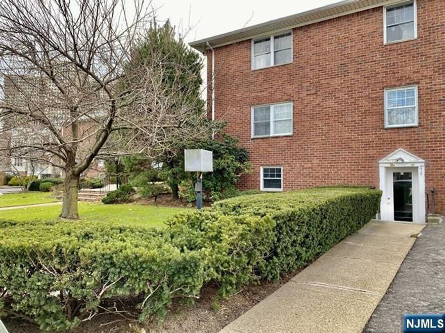 Ground Floor Professional Office in a condominium complex. Great opportunity for a medical professional, attorney's office, CPA office, or other professional services. Private entrance leads to a large waiting area with 2 examination rooms, and a private lavatory. An additional room has a X-Ray Film Viewer. Built in cabinets are included. Located close to transportation, in addition to plenty of street parking. Minutes from the George Washington Bridge.