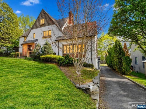 Photo of 112 Oxford Place, Glen Rock, NJ 07452 (MLS # 26028384)