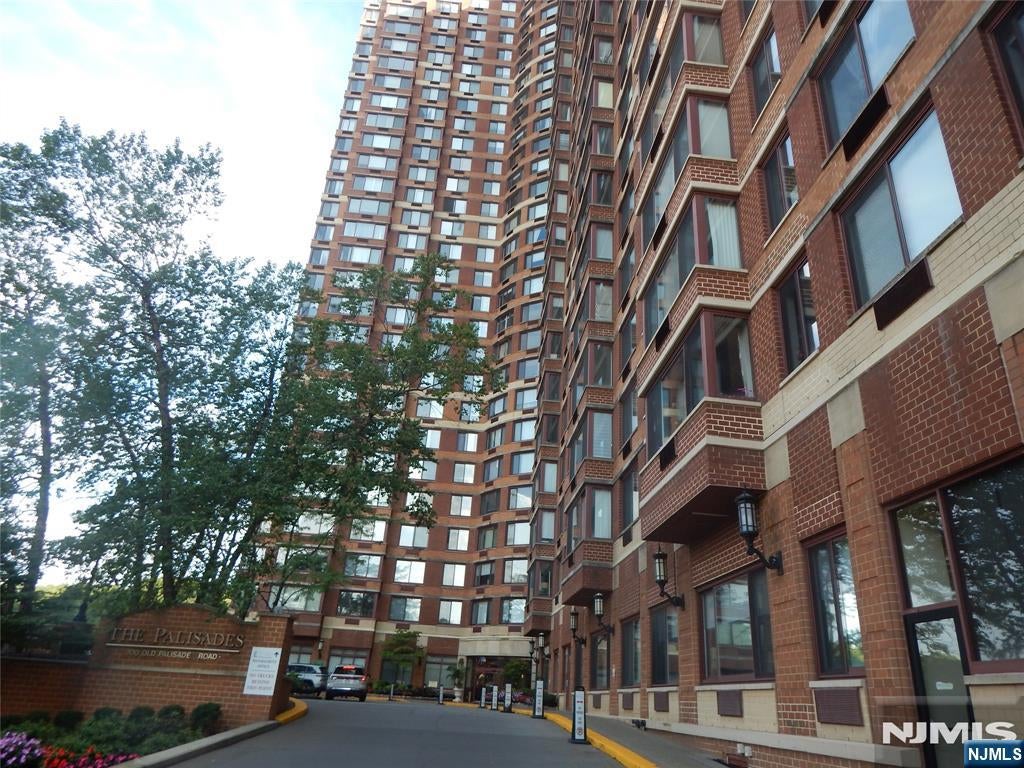 100 Old Palisade Road 1503