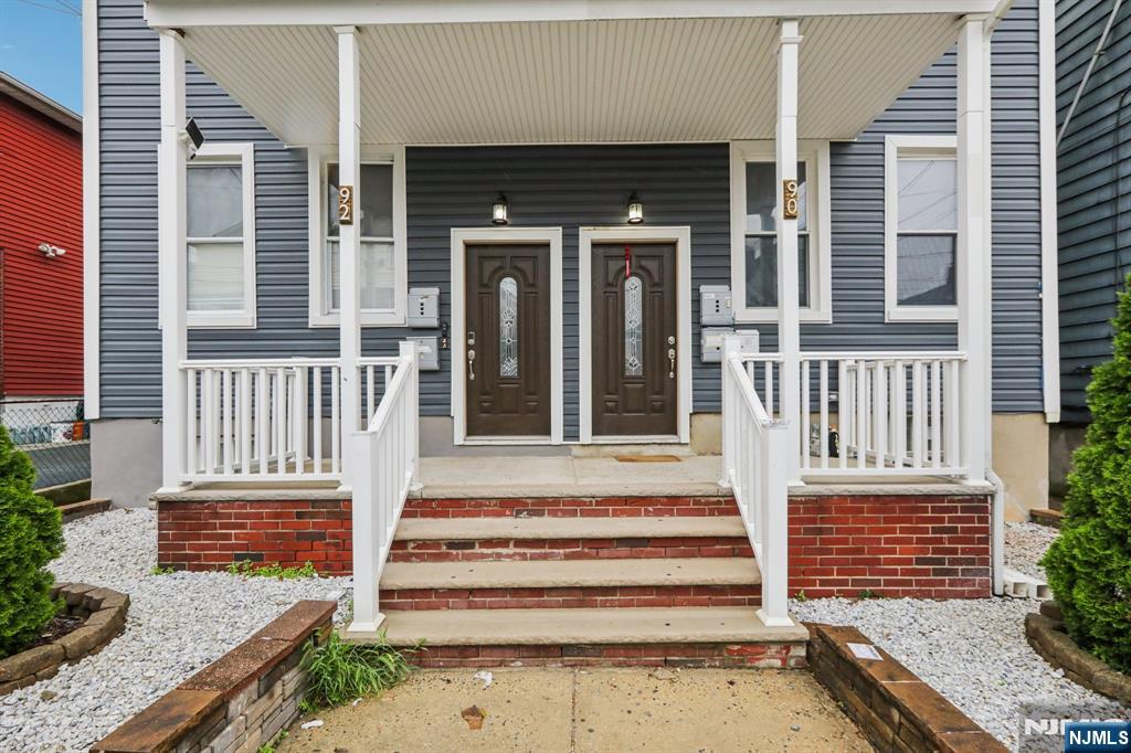 Rental Property at 92 Windsor St 1, Kearny, New Jersey - Bedrooms: 2 
Bathrooms: 1 
Rooms: 5  - $2,600 MO.
