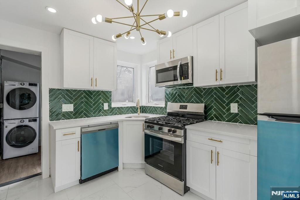 Rental Property at 2 Egan Ct 2, Bayonne, New Jersey - Bedrooms: 2 
Bathrooms: 1 
Rooms: 4  - $2,500 MO.