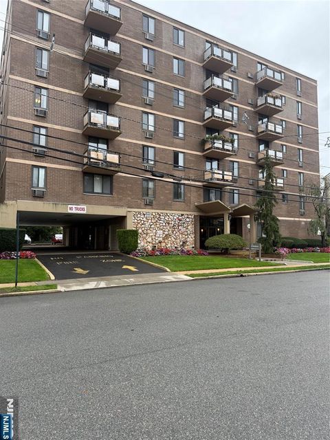 Photo of 25 Zabriskie St #2E, Hackensack, NJ 07601 (MLS # 25036588)