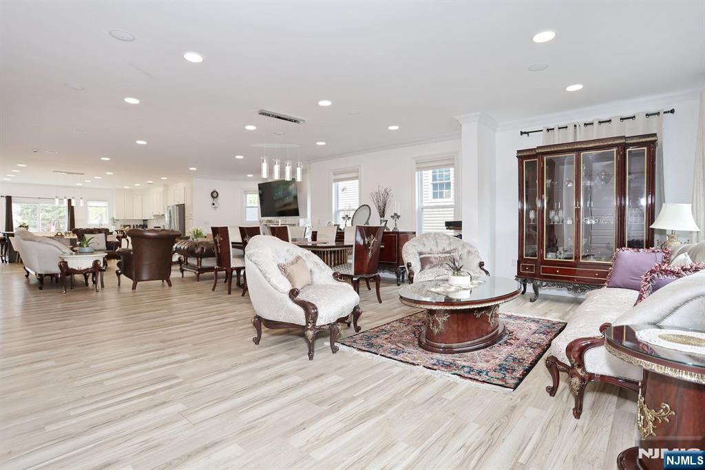 169 Woodward Avenue