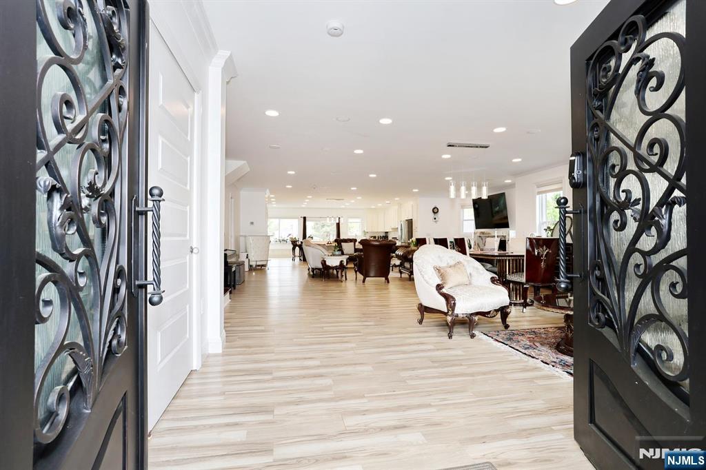 169 Woodward Avenue