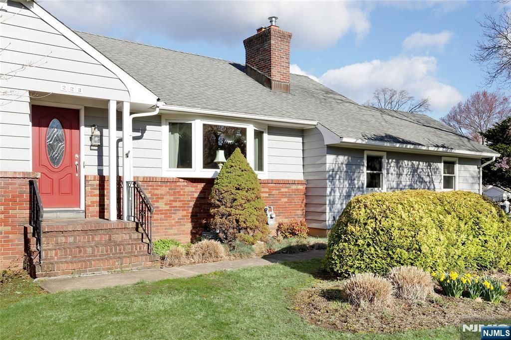 Photo of 223 Linda Vista Avenue, North Haledon, NJ 07508 (MLS # 26011630)