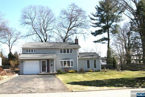 Photo of 77 Donald Place, Waldwick, NJ 07463 (MLS # 26008176)