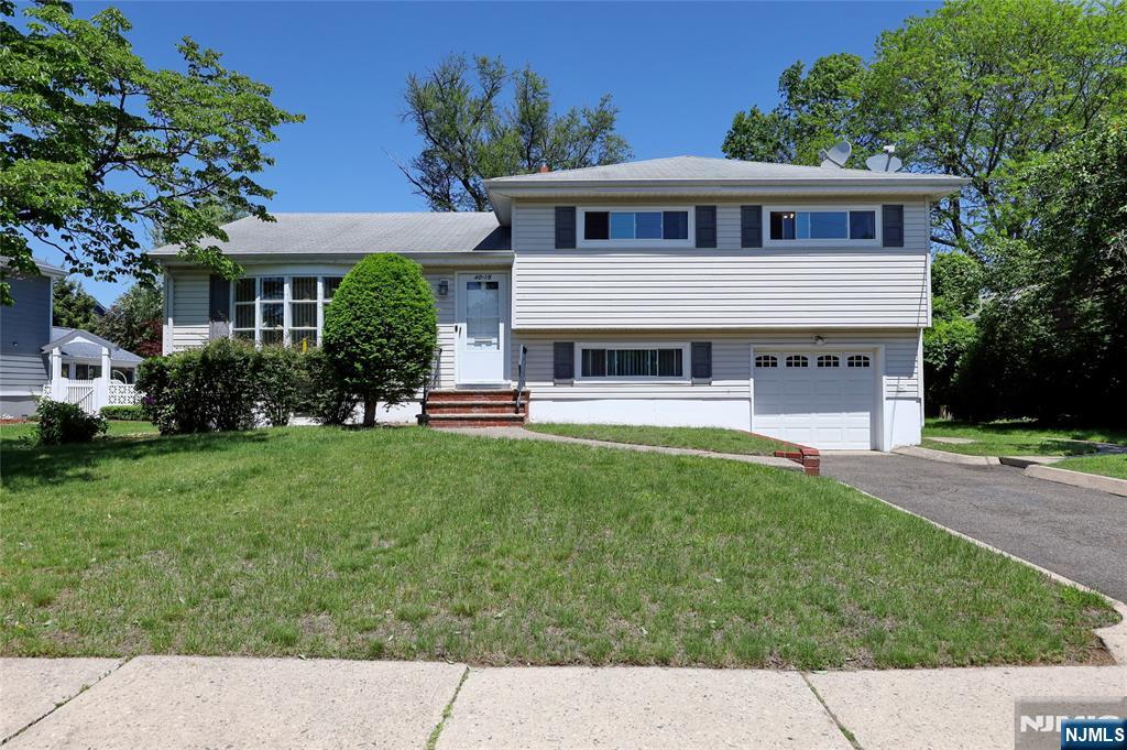 4015 Terhune Pl, Fair Lawn, New Jersey - 3 Bedrooms  
3 Bathrooms  
7 Rooms - 