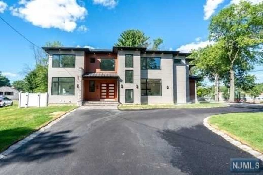 Take adv of bldrs' extrate lockprog w/its preflndr&get ready to movein before Sept.Design&built byrenowned lcl luxbuilder NJGCB,Mod newconstw/5000sqft of fin livsp in the desirable Broadlwn sec of Lvg,NJ.This stunning smrthme feat10yrs of bldrs wty,dbl ht foyr,flt strcse w/RedOak trades&cable railing,18ft highclg in famrm w/skylt,FLR&DR,Denw/gasFP&SlidingDrs leading toPatio overlooking ldscp bkyd.1stfl GuestStew/BD&FullBA.Chef'sKitw/HighEndSSAppl,Qtzcntp,CustMod Bk Cab,Wine Frig,LrgCtrIsl&Butler Ptryw/cust shlvs&gldrs.Ofcrm,Mdrm&PdRm compl 1stfl.PriStew/highclgs,drop clg,Spa BA Retreat&2Lrg custWIC's.Add'l 3Sec BD,1EnSte,2xtraBA&LdyRm compl2ndfl.FullFinBsmnt walk-up to bkyd.2BD,FullBA,Rec Rm,WetBarw/WineFrig,MedRm(w/bltin spkr&stage),Gym/Plyrm.BsmntLyt can be cnf to suit pers need.Some add'l feat are:Irrigsys,gasline for bbq,2cargarw/wifi opener,Mah extdr,redoakhdwd flrs,sensor extlt,hkp for gasgen.Bkyd has zoning apvl to bld in-gndpool.Suprcomb of dsg,color&crftsmnshp thrut prop.