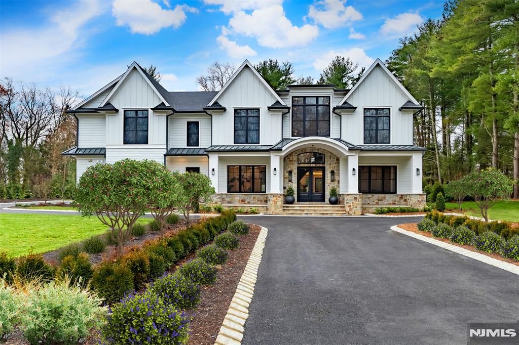 Photo of 12 Echo Ridge Road, Upper Saddle River, NJ 07458 (MLS # 25042443)