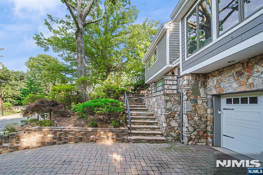 570 Grandview Terrace