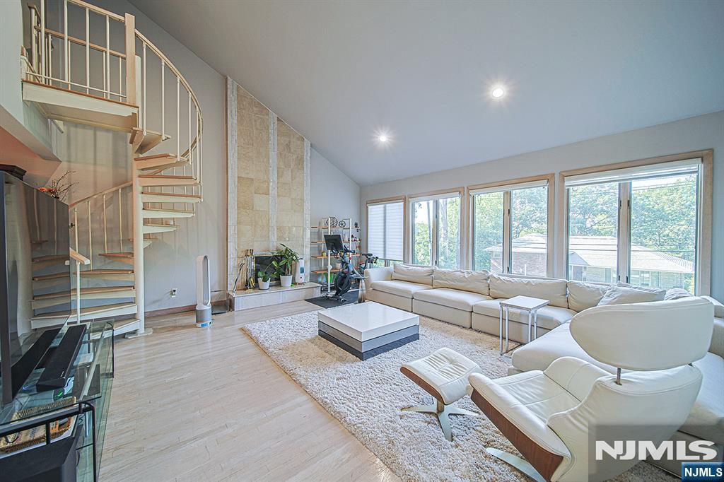 570 Grandview Terrace