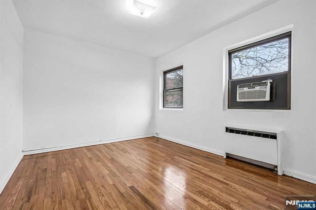 Photo of 3060 Edwin Avenue #4C, Fort Lee, NJ 07024 (MLS # 26018465)