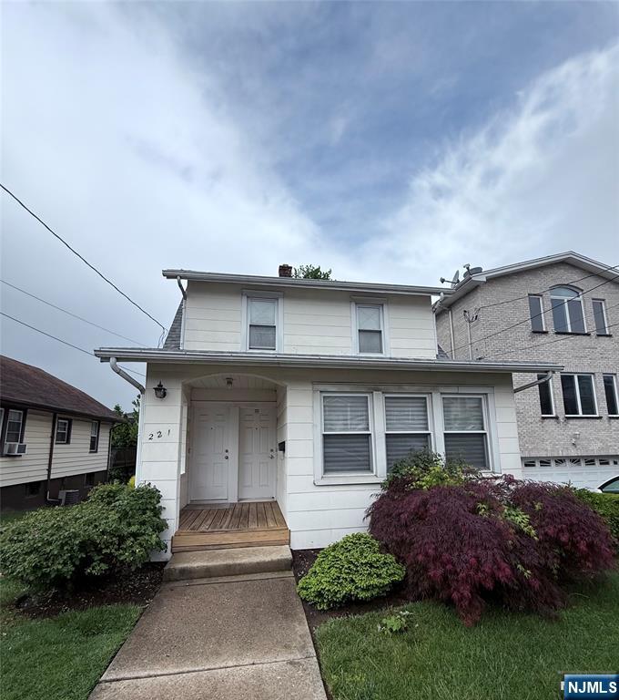 Rental Property at 221 3rd 1Fl, Palisades Park, New Jersey - Bedrooms: 1 
Bathrooms: 2 
Rooms: 4  - $2,150 MO.