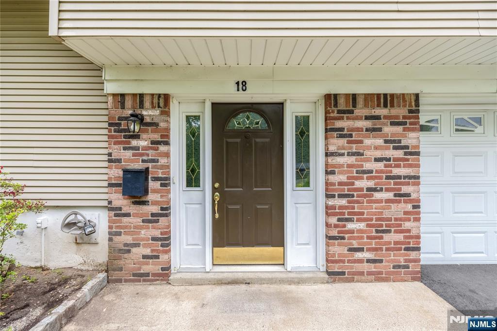 Homes for Sale in Northern NJ | ThisIsRiverEdge.com 18 Dogwood Court