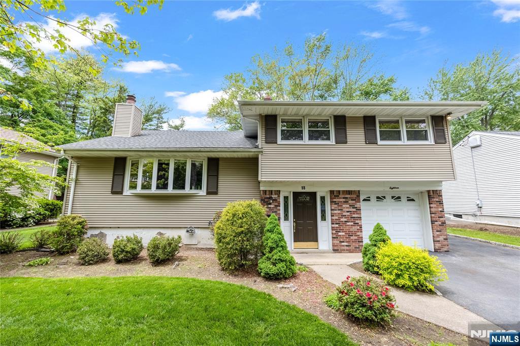Homes for Sale in Northern NJ | ThisIsRiverEdge.com 18 Dogwood Court