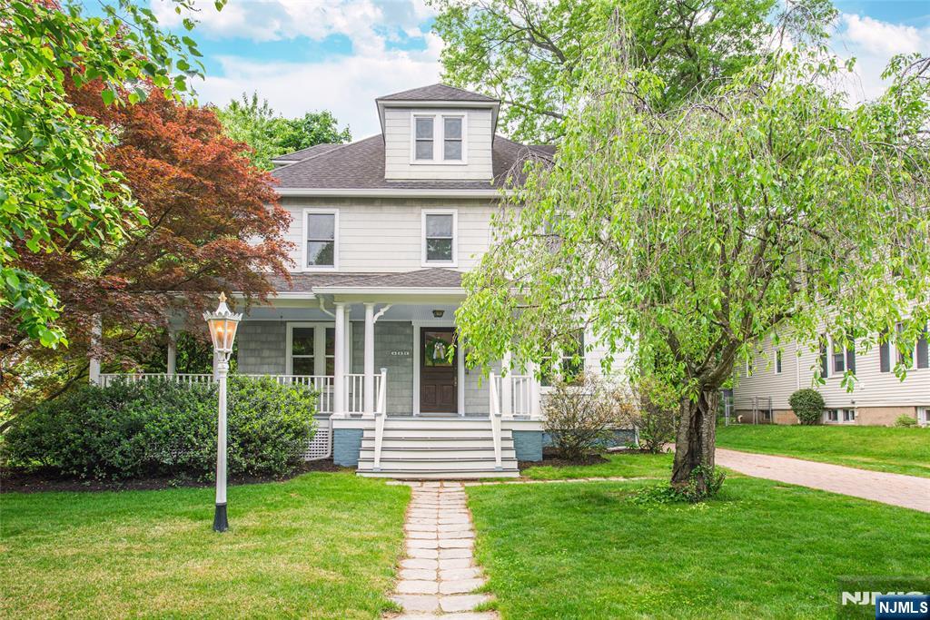 Property for Sale at 683 Lotus Avenue, Oradell, New Jersey - Bedrooms: 5 
Bathrooms: 2.5 
Rooms: 12  - $899,000
