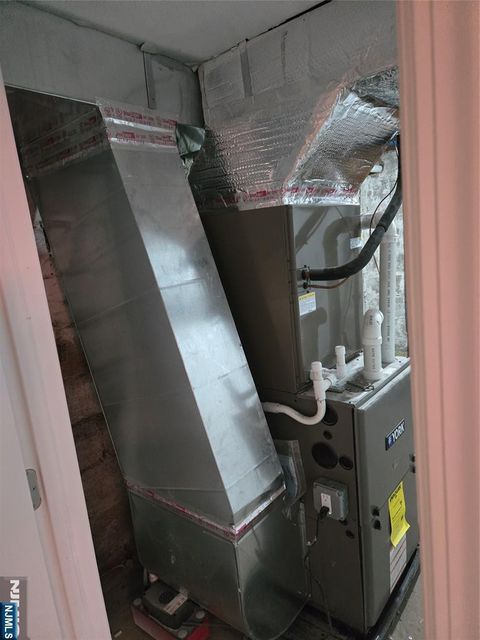 Photo of 285 Palisade Avenue, Englewood, NJ 07631 (MLS # 25038629) Photo of 285 Palisade Avenue, Englewood, NJ 07631 (MLS # 25038629)