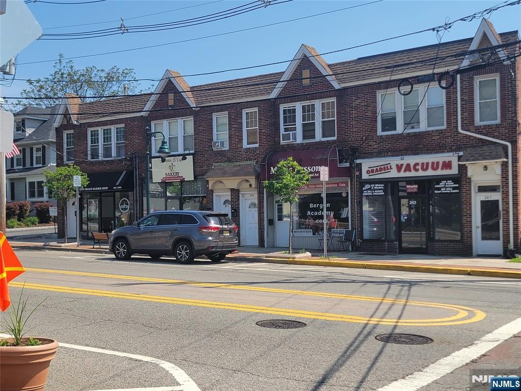 Homes for Sale in Northern NJ | ThisIsRiverEdge.com 242 Kinderkamack Road