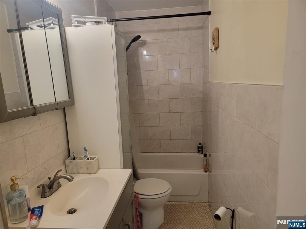 Homes for Sale in Northern NJ | ThisIsRiverEdge.com 242 Kinderkamack Road