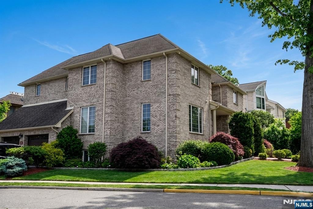 1206 Briar Way