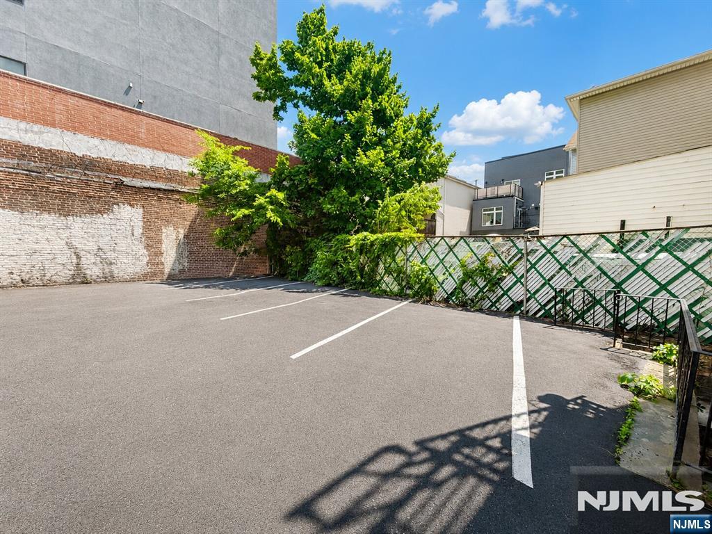 76 Hutton Street 3
