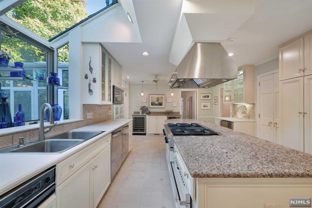 Madison Borough, New Jersey 07940, United States, 5 Bedrooms Bedrooms, ,5 BathroomsBathrooms,Residential,Pending,36236