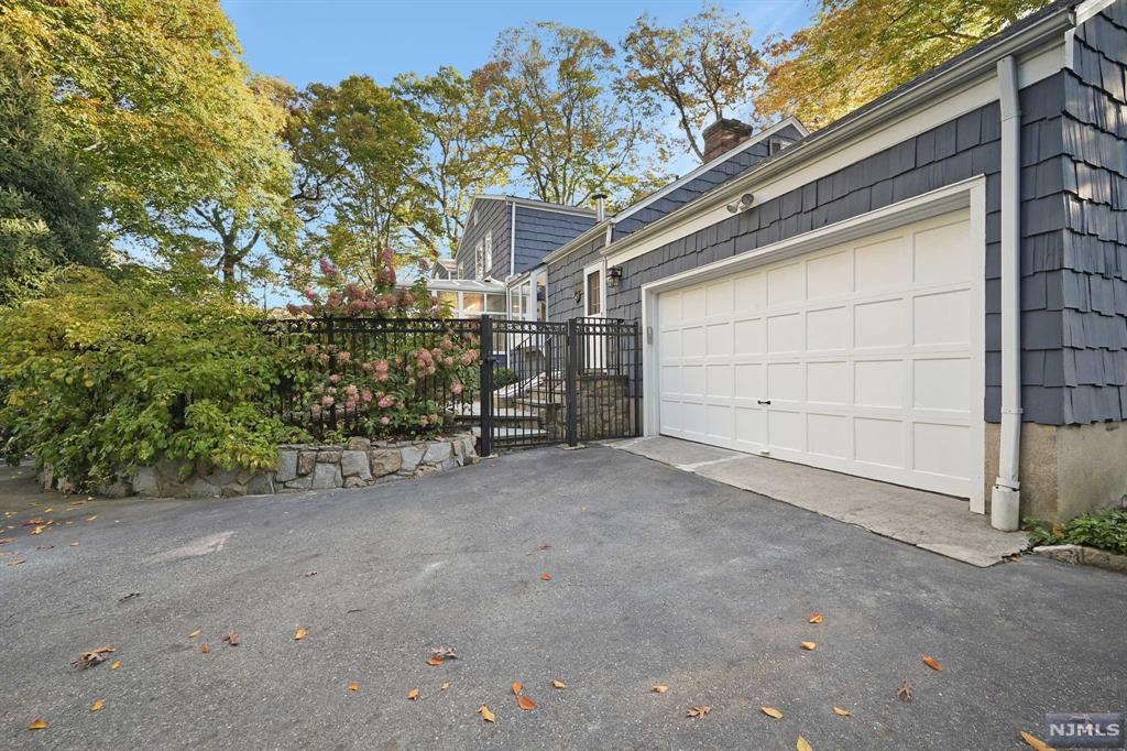 Madison Borough, New Jersey 07940, United States, 5 Bedrooms Bedrooms, ,5 BathroomsBathrooms,Residential,Pending,36236