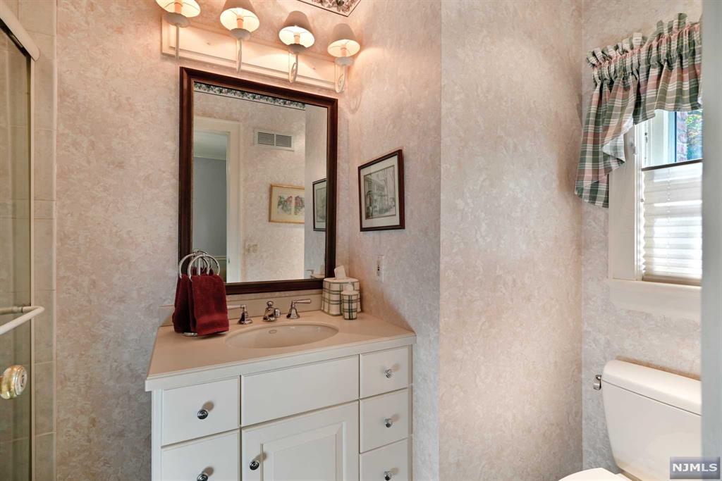 Madison Borough, New Jersey 07940, United States, 5 Bedrooms Bedrooms, ,5 BathroomsBathrooms,Residential,Pending,36236