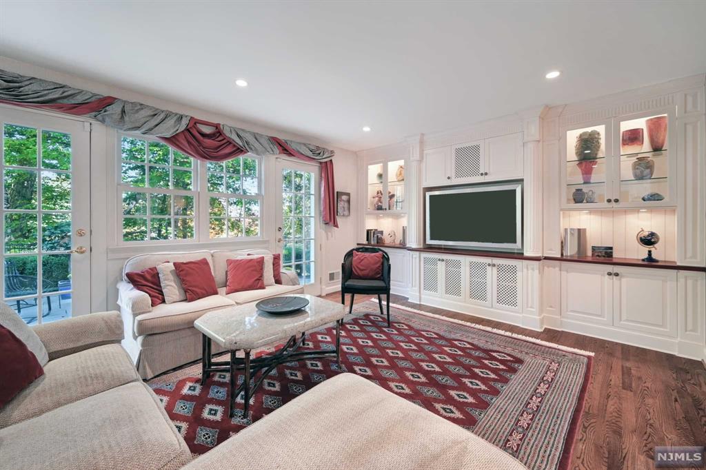 Madison Borough, New Jersey 07940, United States, 5 Bedrooms Bedrooms, ,5 BathroomsBathrooms,Residential,Pending,36236