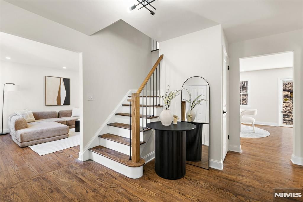 Photo of 10 Robert Court, Verona, NJ 07044 (MLS # 26006225)