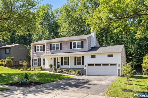Photo of 10 Robert Court, Verona, NJ 07044 (MLS # 26006225)