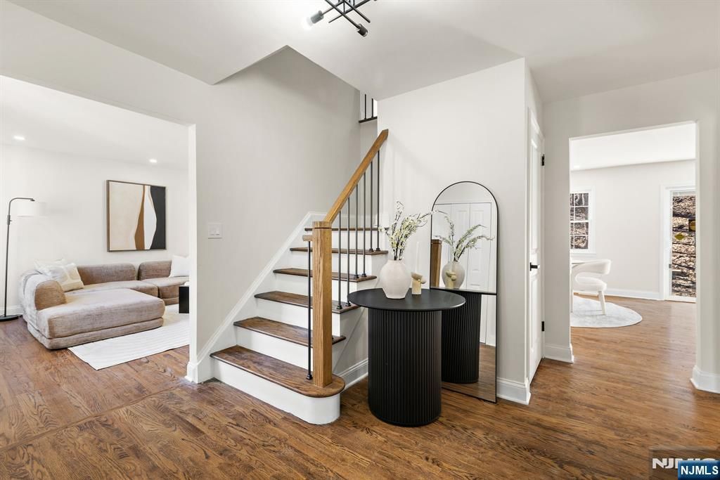 Photo of 10 Robert Court, Verona, NJ 07044 (MLS # 26006225)